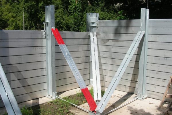 At the corner, a custom configuration was engineered to use a common strut shoe.