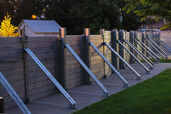 Diagonal struts prevent the forces of overturning on high walls.