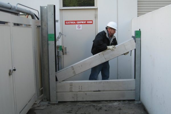 This small closure configuration contains a corner post to allow for running the flood system to and away from the inner bulkhead, and also includes two bolt-on bulkhead channels.
